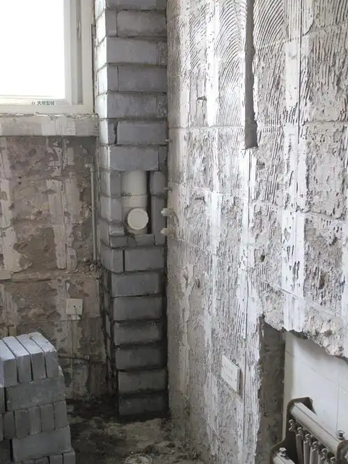 用砖把太阳能水管包起来.留个小口 用来检查管线.jpg