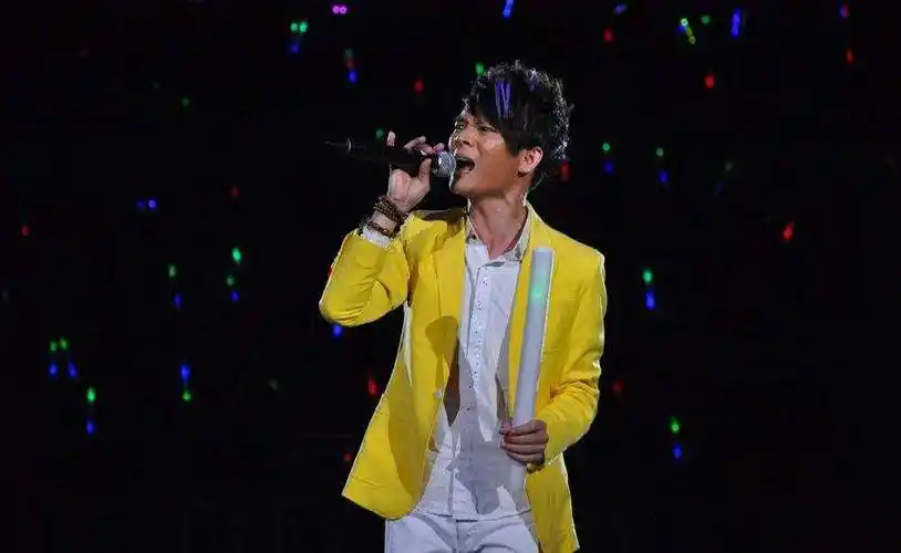 情歌宅男六哲:在当红时期却遭封,如今35岁过得怎么样了?