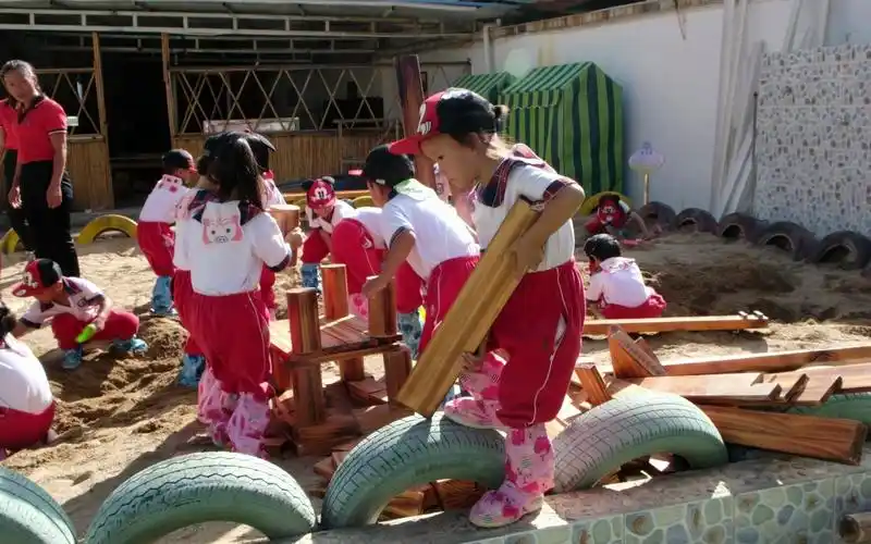 大班户外自主游戏活动:沙地 南北河边 云县中心幼儿园 2021.11.