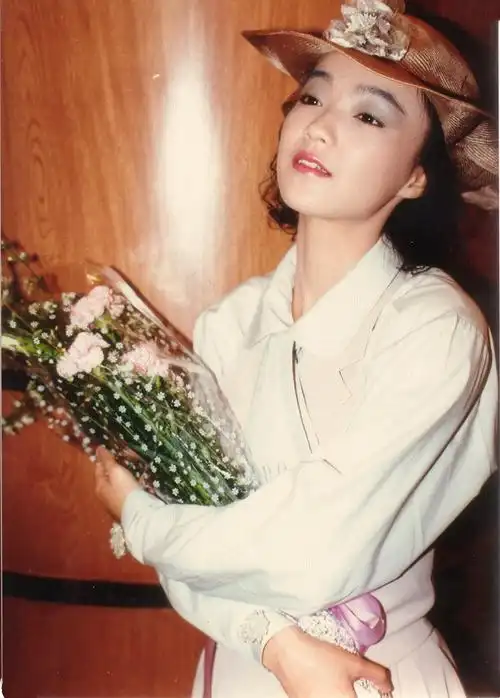 chan) /i>,1965年7月28日出生于香港,中国香港女歌手