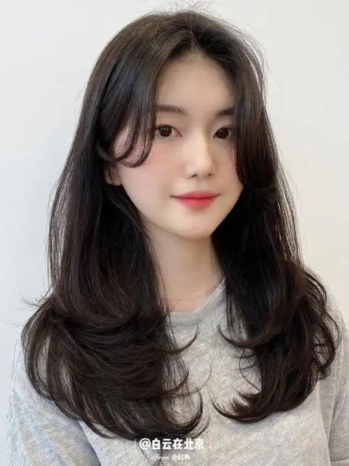 空气感中长发卷发,慵懒随意,女人味十足!_发型造型_宝妈时尚生活网