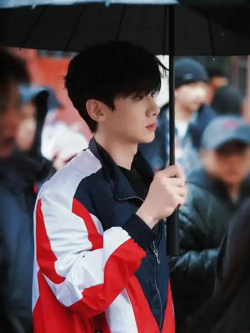 白敬亭,章若楠《难哄》剧照,桑延和温以凡