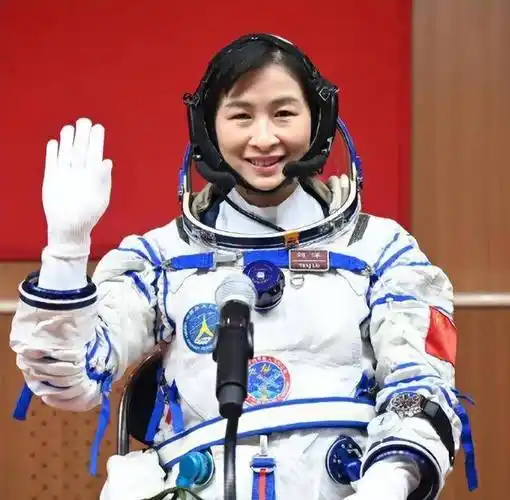 刘洋为圆飞天梦,曾拒绝丈夫生子要求,出征太空前留"2条遗言"_张华