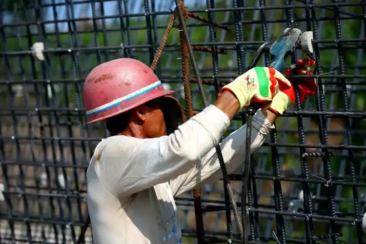 谱写劳动者之歌重庆市荣昌区濑溪河大桥梁场施工忙