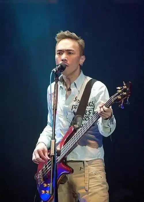 黄家强有这一首歌就够他红一辈子,黄家驹为弟弟真的是煞费苦心_时间