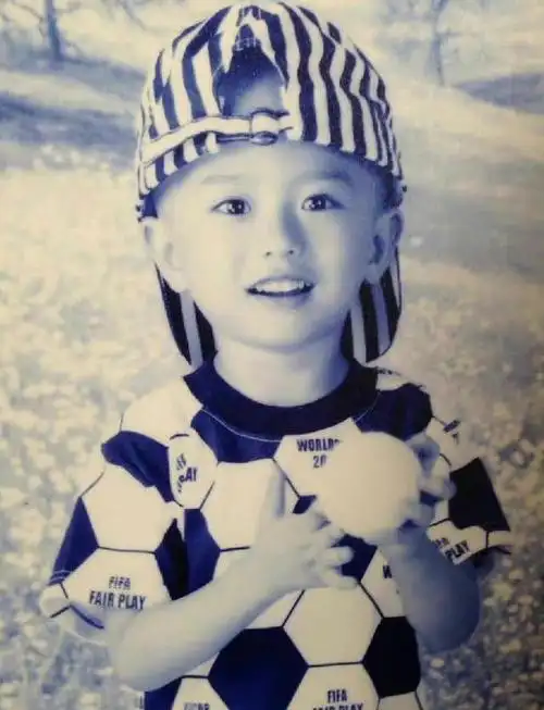 内娱明星们小时候的可爱照片