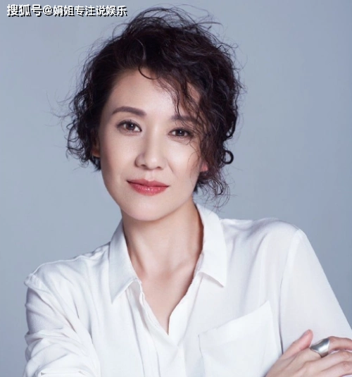 当年郝洋因为香草这个角色也打造出了一定的名气,也趁热打铁接了一些