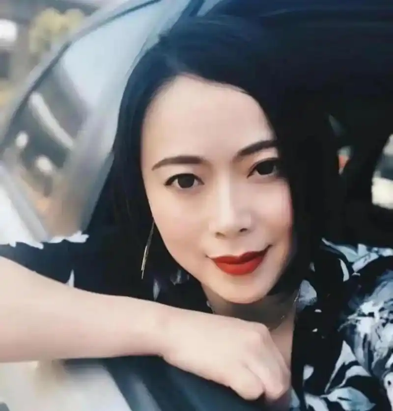 我叫吴方媛,今年36岁,曾任职安徽省团委下属机构的副秘书长.