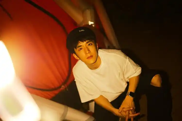 张新成白上衣yyds真的少年感十足帅死了