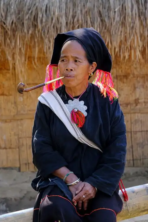 翁丁村佤族人像