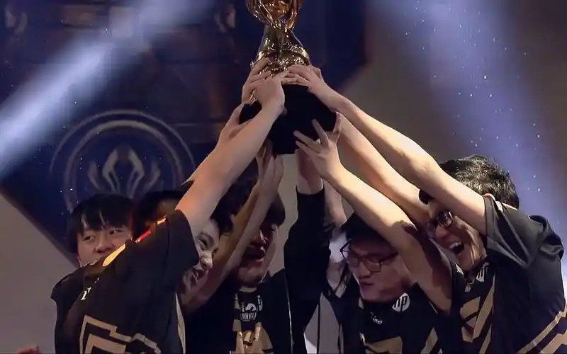 去年rng在msi夺冠的纪录片还念一哈