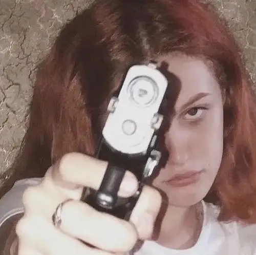 求拽拽的酷酷的女生头像看起来就不好惹那种