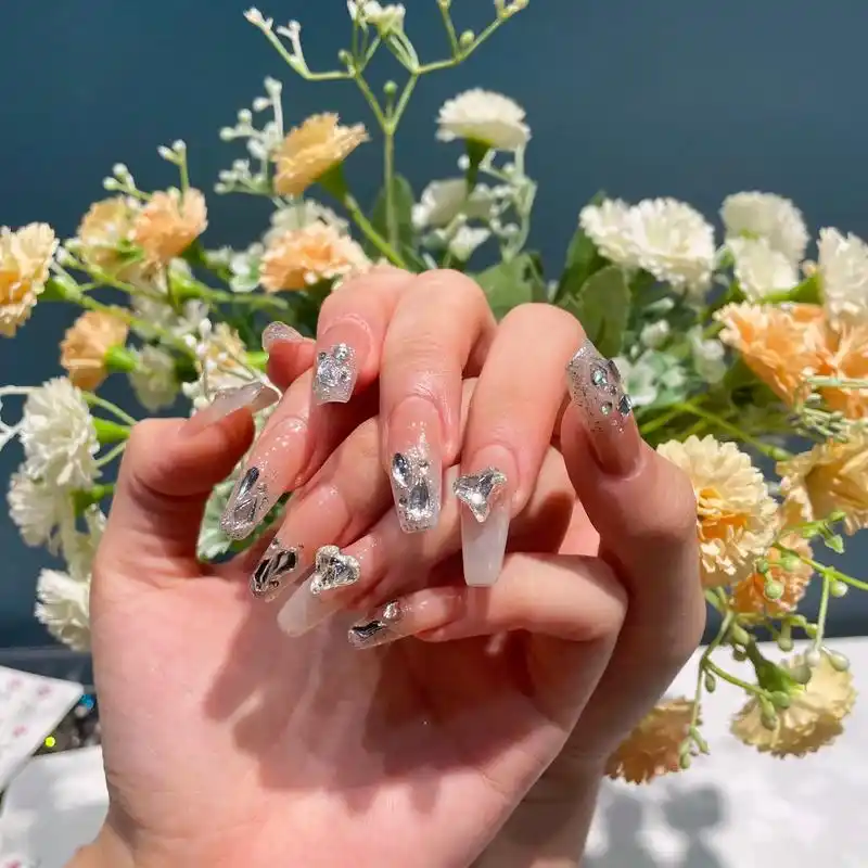 做了这么多年美甲 透色店里用的最快.#高级轻奢带钻美甲效果图 - 抖音