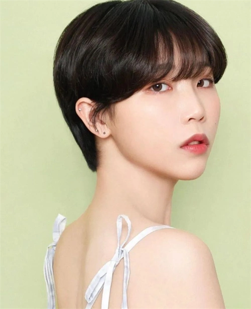 证件照短发范本 短发这样剪好看_场合发型 - 美发站