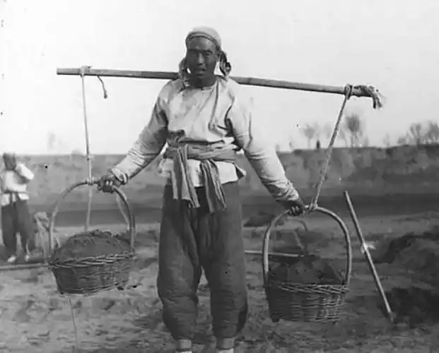 旧社会农村地主到底从何而来为什么地多钱多他们真的享福吗