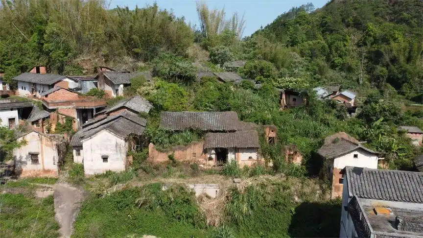 实拍一座广东无人村,曾经热闹非凡,如今人都去了哪里?