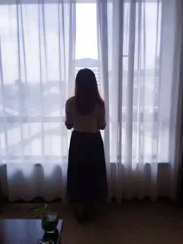 到达入住的酒店,来张美美的背影,记录此时愉悦的心情