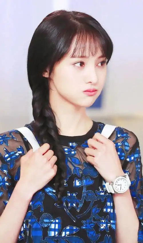 郑爽照片:小时候不明白坚持的是什么,长大后不明白坚持的对不对.