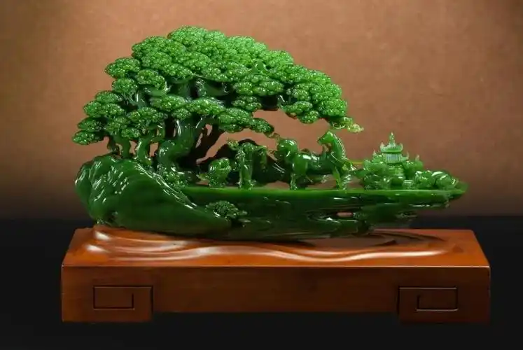 以下是镇平玉雕部分参展获奖作品据悉,中国上海"玉龙奖"珠宝玉器评选