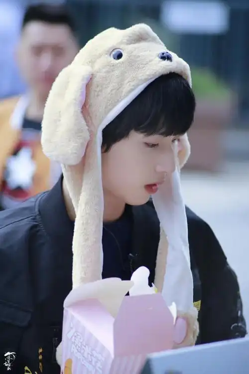 严浩翔的侧颜##严浩翔的侧颜线条