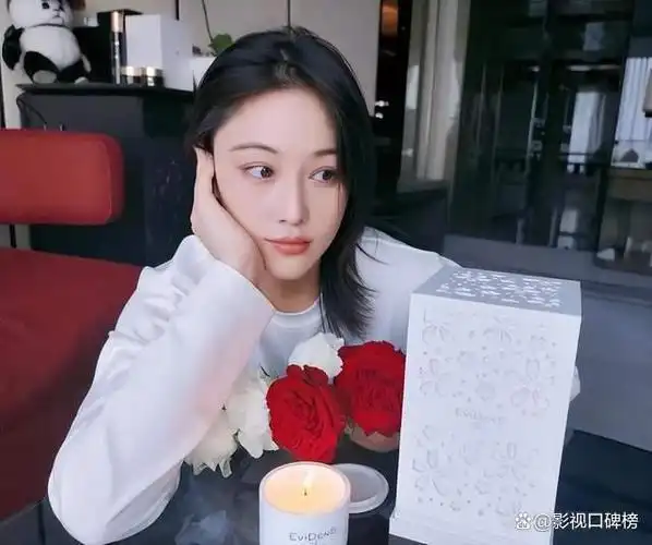 张馨予胖了食欲大增疑怀二胎何教官打扮时尚吃不完打包