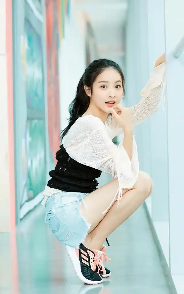 明星赖雨濛图集