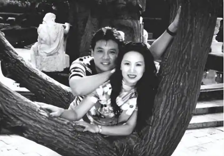 回顾演员赵越嫁二婚佟凡恩爱25年57岁无儿无女亦无悔