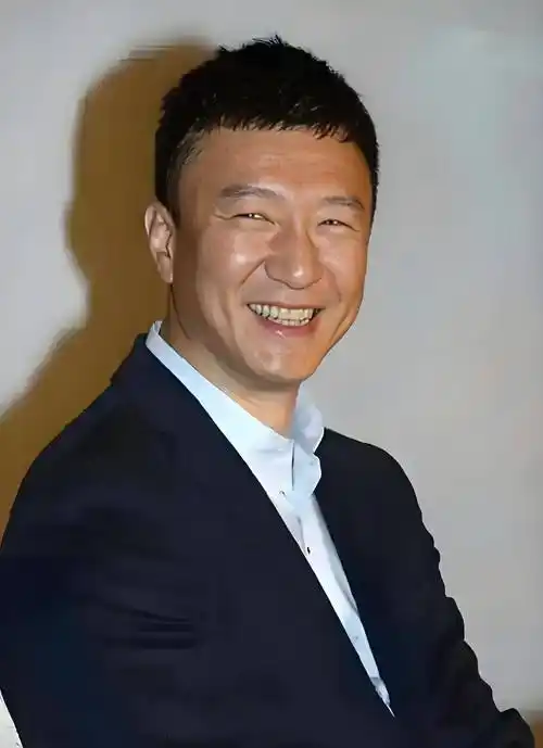 55岁孙红雷宁夏烧烤摊"打工"!烟火气十足,移民谣言不攻自破