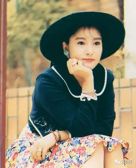 女星雪梨辜负张国荣爱上花大叔18岁未婚生子现状令人唏嘘