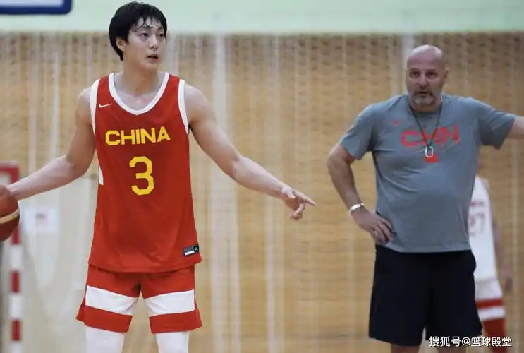 战意大利弃用6人,而周鹏崩盘表现,7个人争2名额_比赛_胡明轩_曾凡