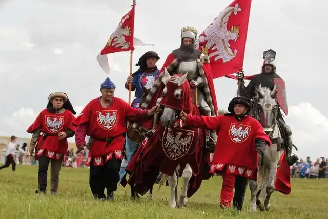 为什么这些斯拉夫国家的国旗长得一模一样?