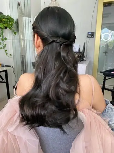 后区效果,这是一个伴娘发型