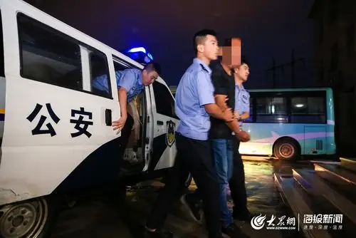 教科书式抓捕!男子骑"电驴"逃跑 平度民警70秒火速制服