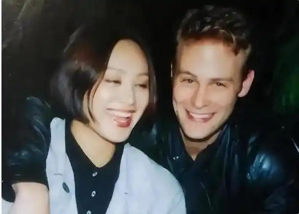 保罗一家信奉的是典型的西方独立自主的生活理念.