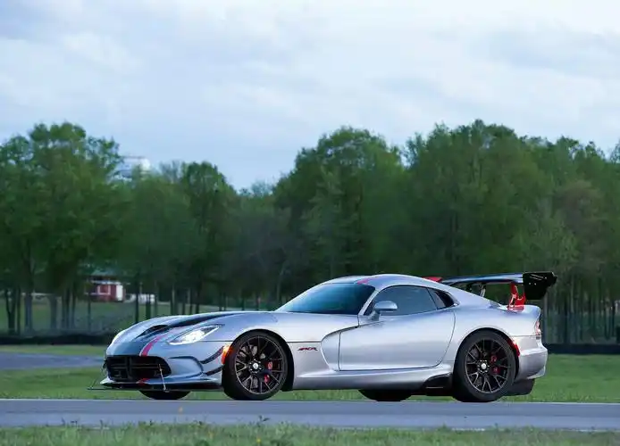 时尚豪华改装超级跑车道奇蝰蛇acr高清图片欣赏2