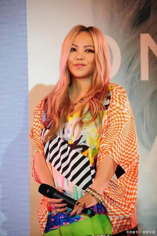 张惠妹,中国台湾的著名女歌手,被誉为华语乐坛的"天后".