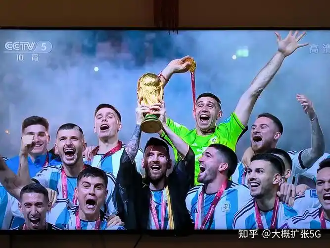 2022年卡塔尔世界杯决赛阿根廷点球大战击败法国夺冠如何评价本场比赛