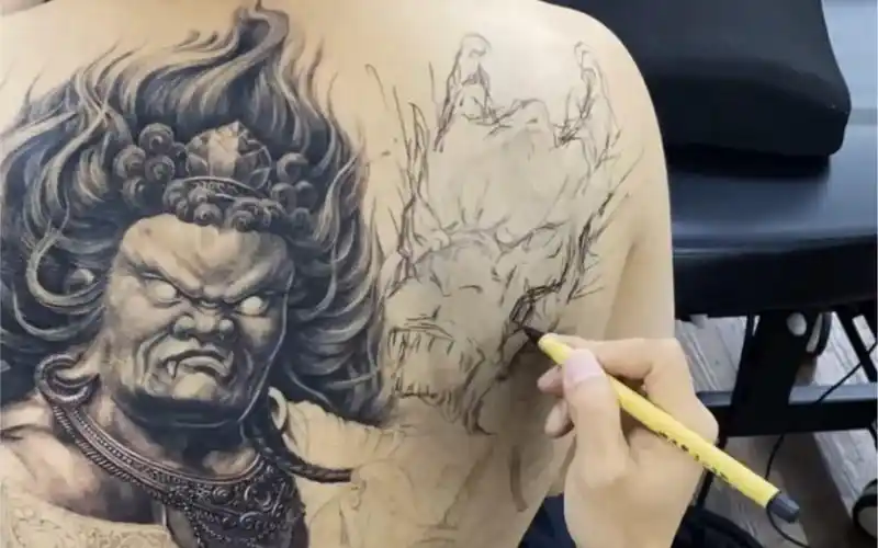 岳阳新刺客纹身作品岿然不动3创作过程全记录