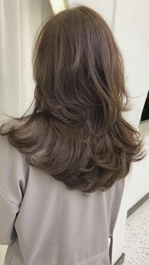 饱满丰盈的长发纹理烫