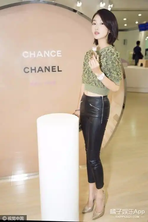 引起讨论最多的是《我们相爱吧》播出之后,当时官博放出了一张周冬雨