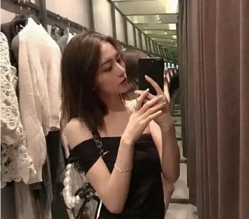 【一点资讯】"女海王"项思醒整容前照片曝光,塌鼻梁厚嘴唇,有一优点很