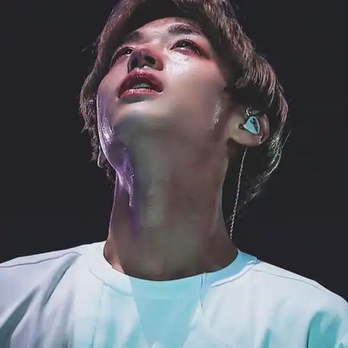 网易云伤感头像男