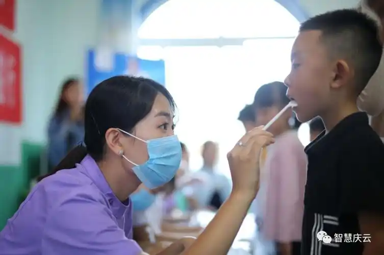 "此次活动是为了检查儿童的口腔状况,普及护牙知识,爱护牙齿从儿时抓