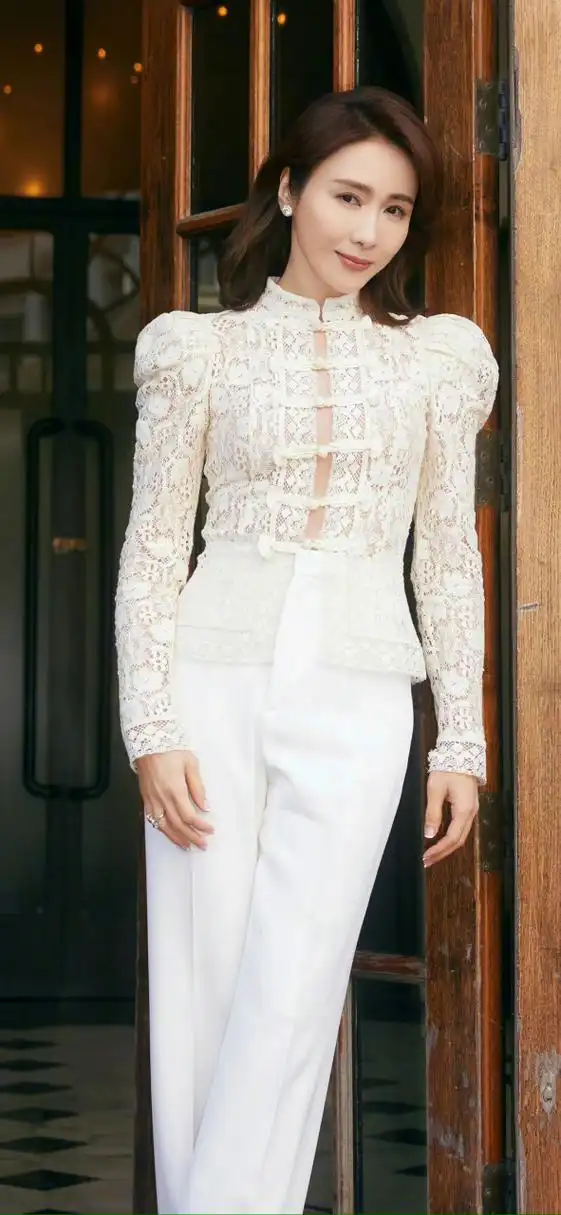 黎姿,纯色穿搭优雅写真壁纸组图 #黎姿