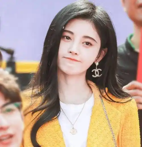 原创鞠婧祎首部现代偶像剧开机和男主的cp感太绝了光看合照就被甜到