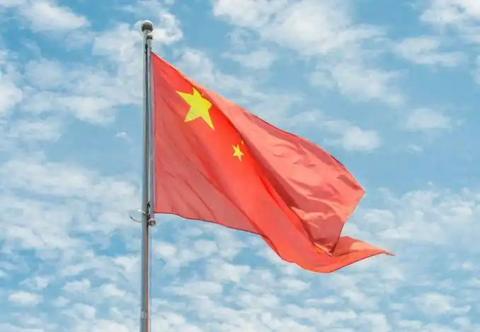 【咸阳校园美文】漫步咸阳湖_五星红旗