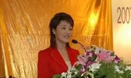 主持人蝴蝶我这辈子最正确的决定就是为导演陆川生下一儿一女