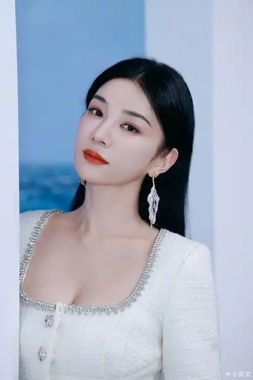 黄奕超话#海蓝之谜愈龄云绒霜#感谢lamer邀请,昨天很开心,未来继续与