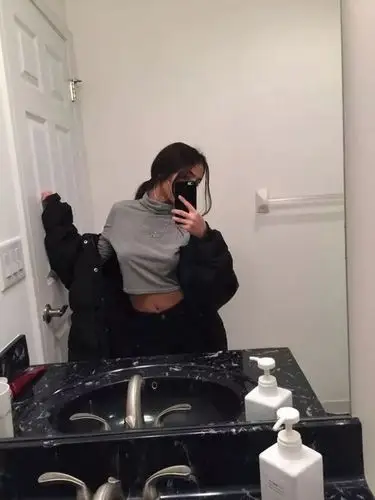 现在流行这样自拍_全脸