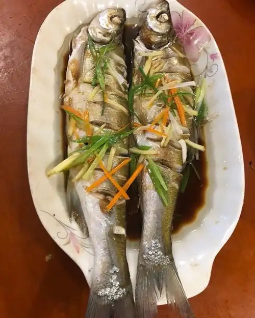 萌富富做的清蒸翘嘴鱼